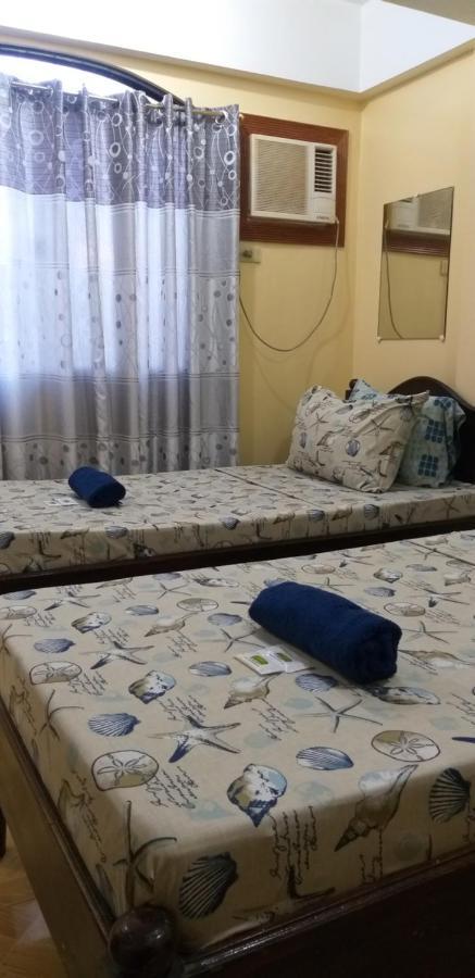 Divine Castle Travelers Inn Корон Екстериор снимка