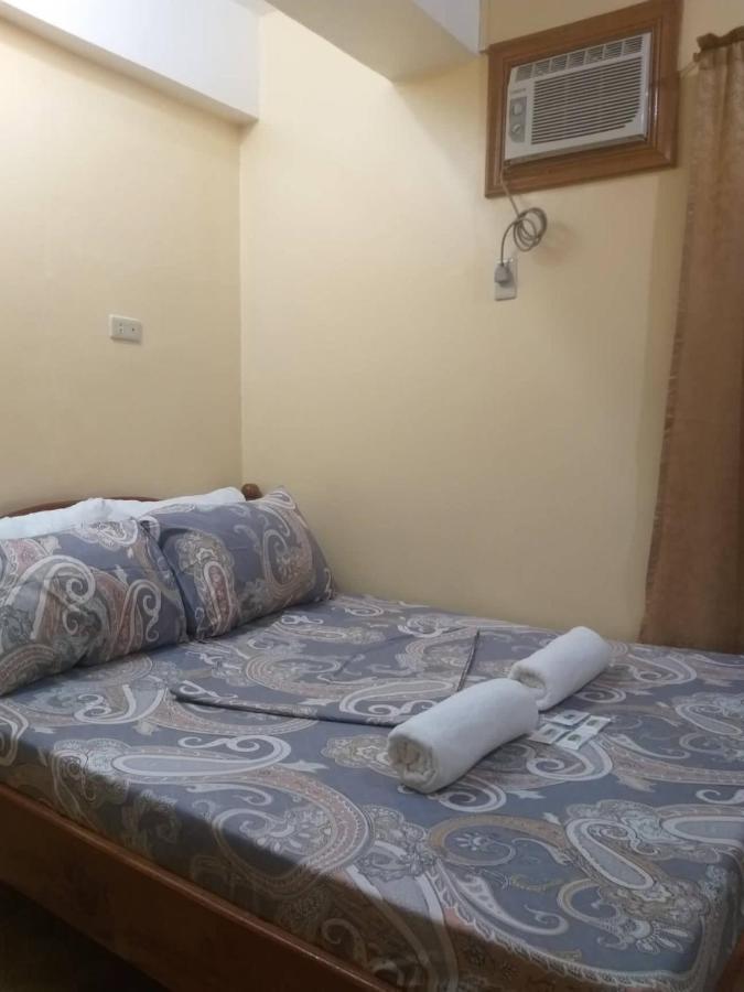 Divine Castle Travelers Inn Корон Екстериор снимка