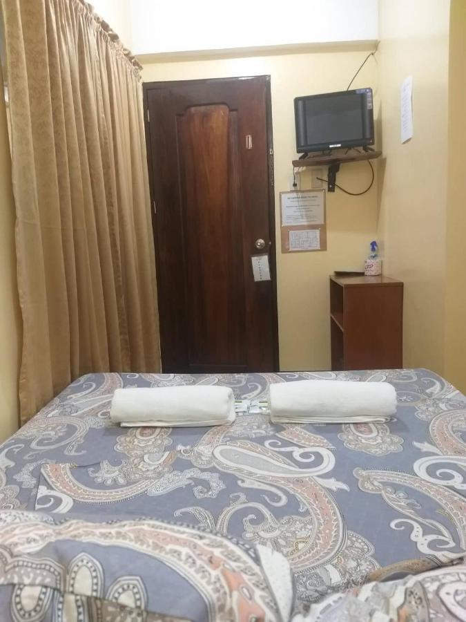 Divine Castle Travelers Inn Корон Екстериор снимка