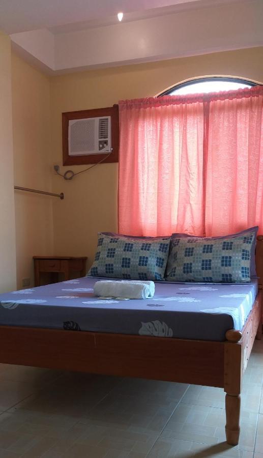 Divine Castle Travelers Inn Корон Екстериор снимка