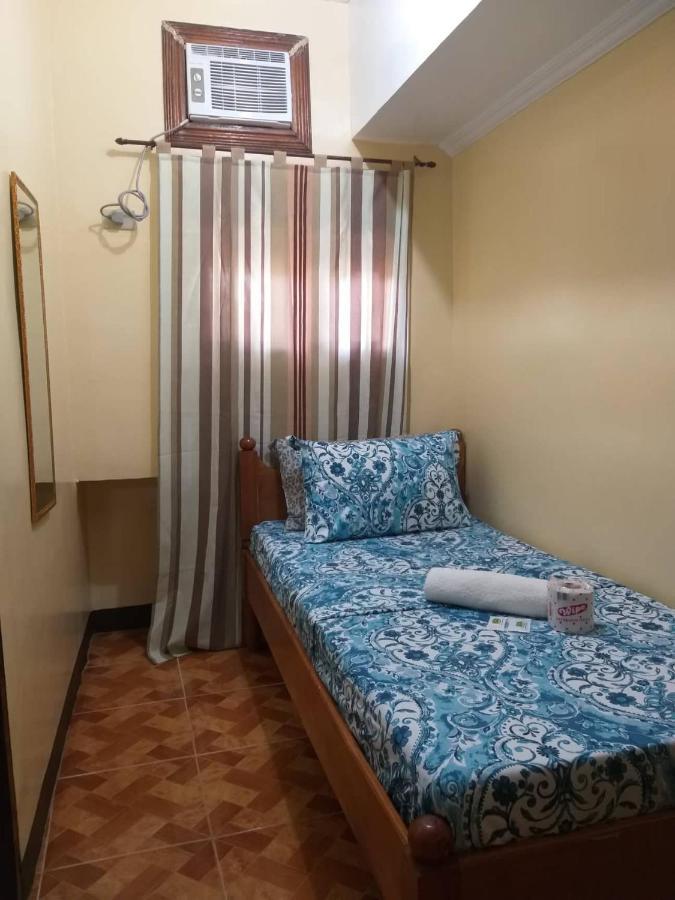 Divine Castle Travelers Inn Корон Екстериор снимка