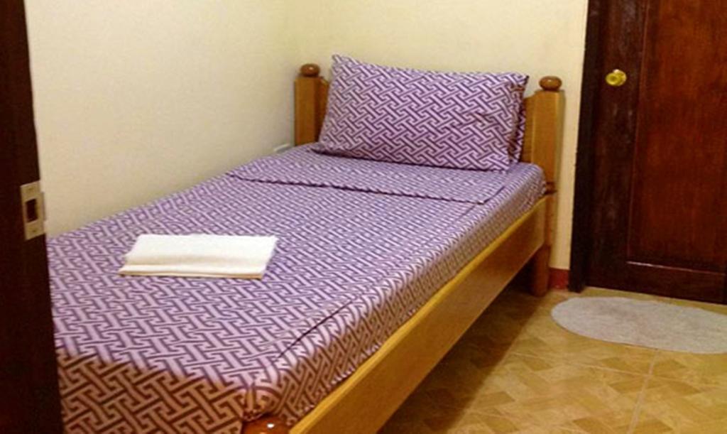 Divine Castle Travelers Inn Корон Екстериор снимка