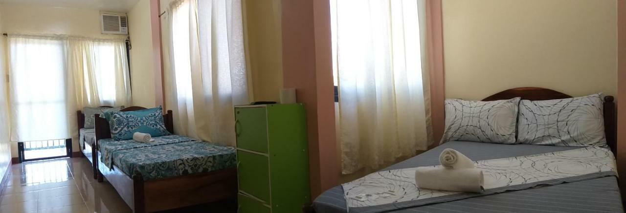 Divine Castle Travelers Inn Корон Екстериор снимка