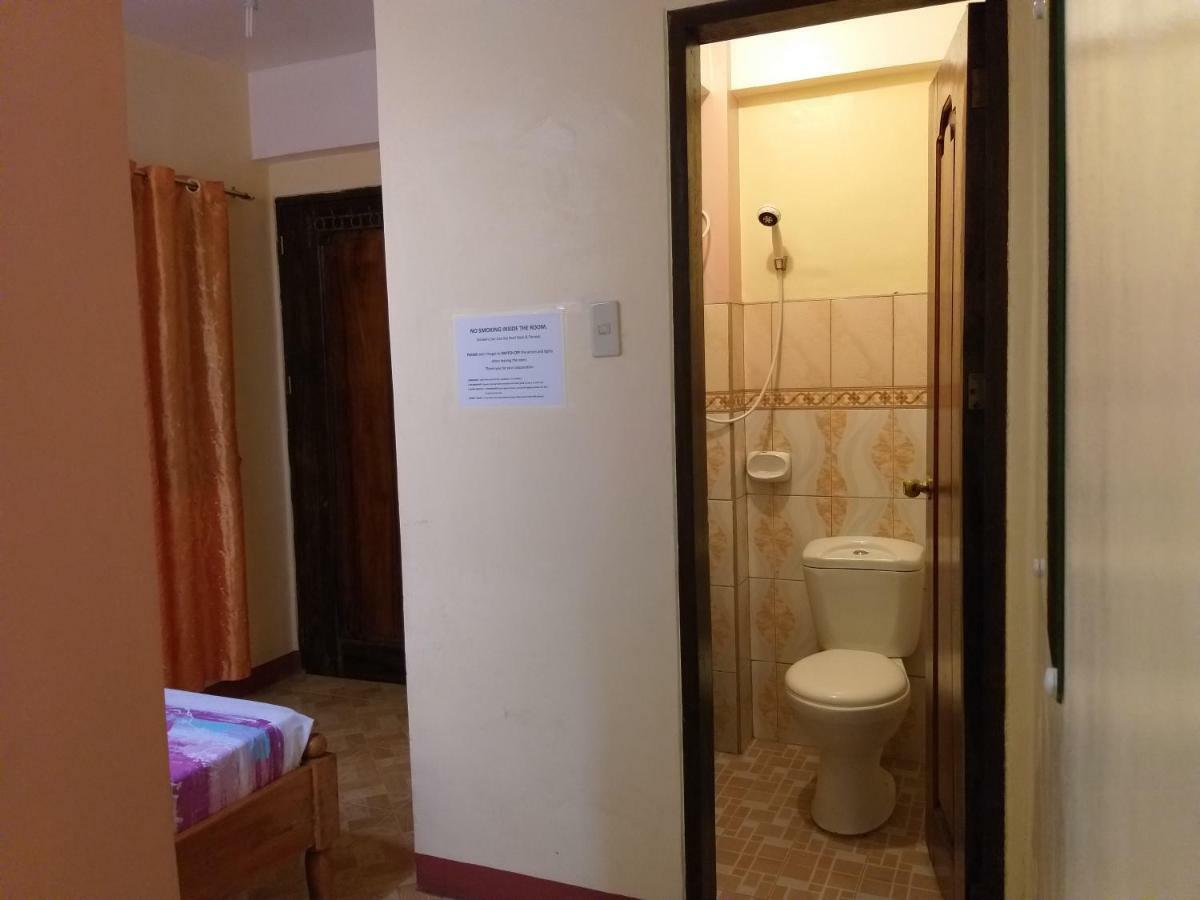 Divine Castle Travelers Inn Корон Екстериор снимка