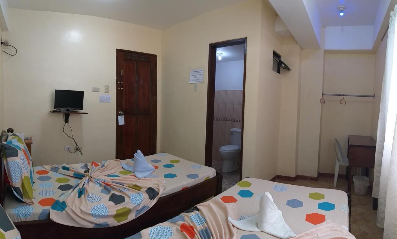 Divine Castle Travelers Inn Корон Екстериор снимка